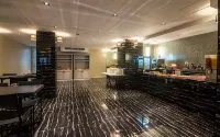 First House Hotel Bangkok - sarapan
