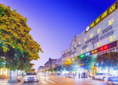 Yijia Hotel (Pengzhou High-speed railway station) Hotel dekat Pengzhou Sports Center