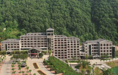 Chongdugou Waterscape Hotel Отели рядом с достопримечательностью «Bamboo Sea Wild Animal Park»