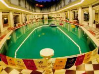 澄江龙马阳光酒店 - 室外游泳池
