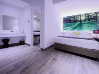 J8 Hotel Hotels near Tekka Place