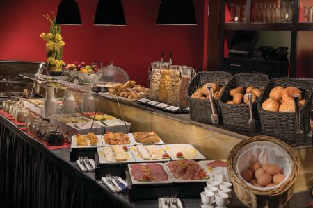 Adina Apartment Hotel Frankfurt Neue Oper Отели рядом с достопримечательностью «Taunusturm»