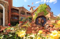Yiren Waterfront Holiday Courtyard Hotels in Yulong