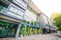 Jira Boutique Residence Hotels near Wat Chang Taem