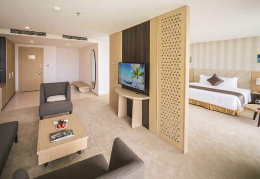 므엉 탄 럭셔리 푸꾸옥 호텔의 수영장 또는 넓은 객실 이미지