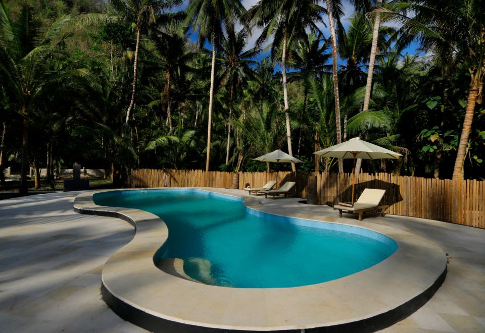 크리스탈 베이 해변 전경