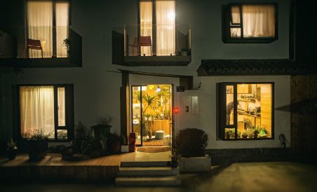 Rock Wood Cozy House - Housity