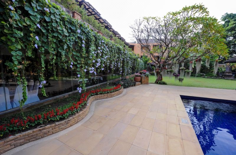 Holiday Garden Hotel & Resort