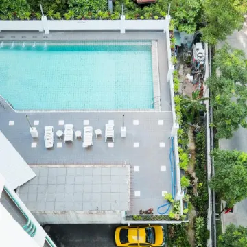 Watana Hotel Отели рядом с достопримечательностью «Станция метро Sutthisan»