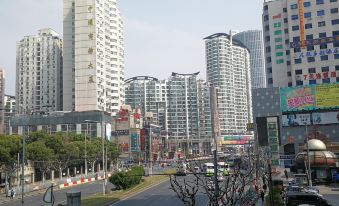 Wanhe Zhizhen Hotel (Shanghai Changshou Road Subway Station)