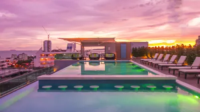 Unique Regency Pattaya Hôtels à : Phra Tamnak Hill