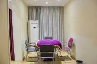 Yangxin Carnival Business Hotel