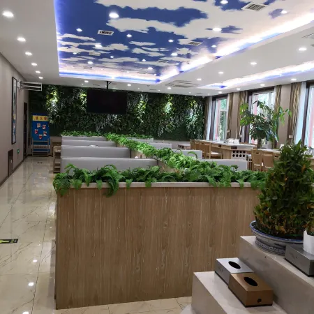 Jun Royal Pavilion Hotel