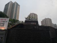 重庆斯维登服务公寓(杨家坪万象城) - 酒店附近