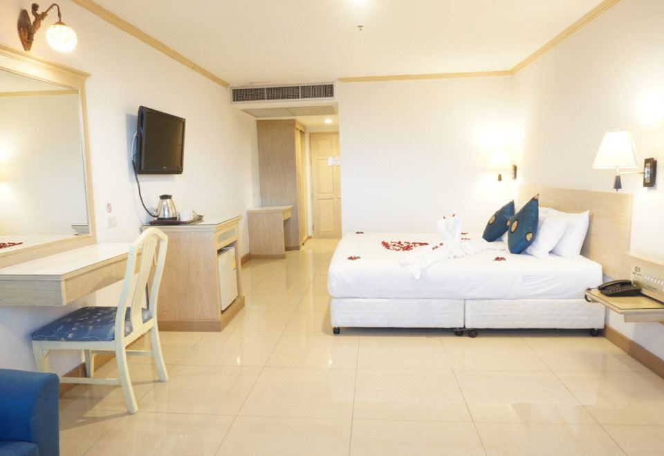 Bay Srinakarin Hotel Over view