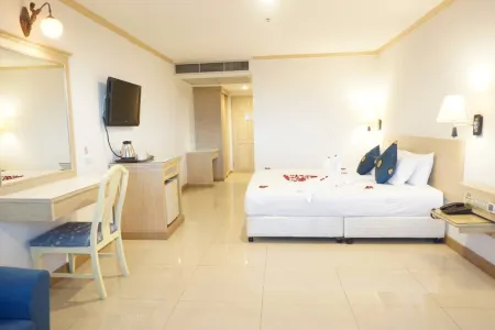 Bay Hotel Srinakarin Отели рядом с достопримечательностью «Крокодиловая ферма Самутпракан»