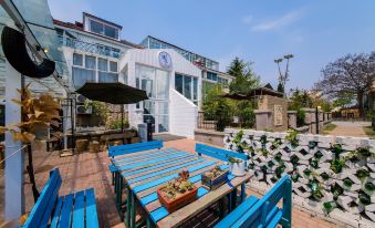 Ruishe Huashu Hostel - Housity