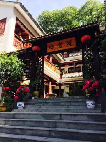 Chongdugou Siheyuan Chinese Inn