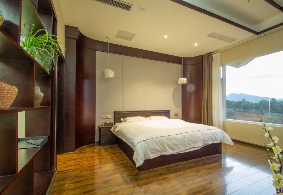 리장 기차역 주변 또는 호텔 전경