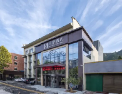 Mehood Hotel (Xi'an Lintong Terracotta Army Hua Qing Palace) Hotels near Hongmen Banquet Ruins