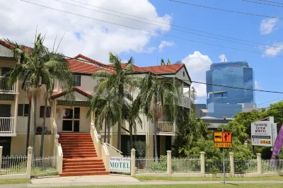 Toowong Central Motel Apartments فنادق في Taringa
