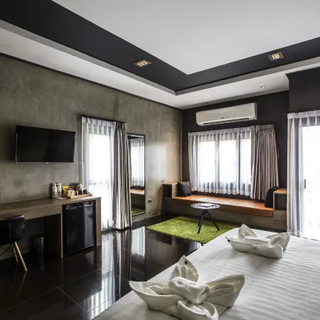 Cresco Hotel Buriram