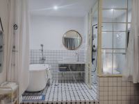 长沙由方民宿 - 日式复古浴缸套房