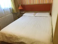 Home Inn (Ningjin County Central Street Square Zhengyang Road Store, Dezhou)