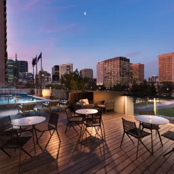 Hilton Adelaide Отели рядом с достопримечательностью «Площадь Виктория»