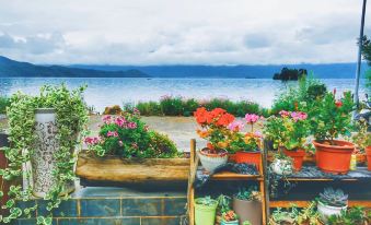 Lugu Lake Cloud - Sea Stacked Courtyard