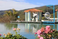 Lijiang Clouds flying high Inn