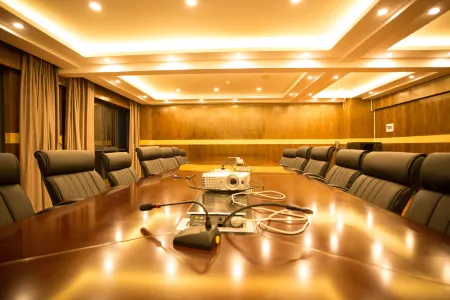 Shilin Slowly Boutique Hotel Отели рядом с достопримечательностью «Stone Forest Ice & Snow Ocean World»