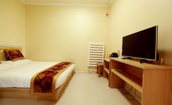 Lingwu Hedong Airport Lantian Hotel