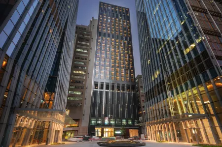 Holiday Inn Express Hong Kong Kowloon CBD2 Отели рядом с достопримечательностью «Сайкун-Таун»