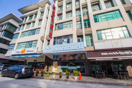 Hotel Hilal Отели рядом с достопримечательностью «Таман Тасайк Сайберджая / Сайберджая Лейк Гарденс»