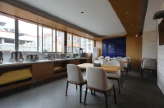 โรงแรมเยสเต (สนามกีฬาต้าหัว เคาน์ตี)