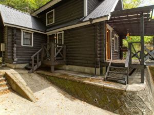 Lakeside Log House in Izu