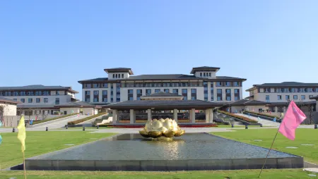 Canal Jinling Grand Hotel Отели рядом с достопримечательностью «Suqian Higher Normal School»