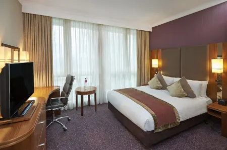 Crowne Plaza London Ealing Отели рядом с достопримечательностью «Университет Западного Лондона»