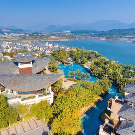 Baodun Lake Hushan Hot Spring Resort