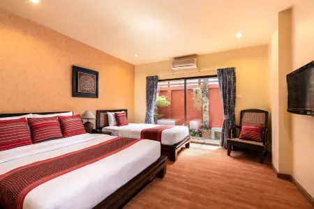 Chiang Mai Thai House,Thapae