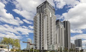 Meriton Suites Broadbeach