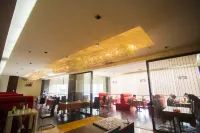 Super 8 (Weifang railway station store)