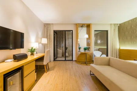 Orange Hotel (Wuxi Oufeng Street Huishan Ancient Town Branch)