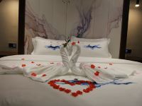 合水波斯顿酒店 - 浪漫圆床房