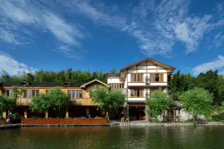 Chen's Courtyard Peninsula Courtyard Hotel Отели рядом с достопримечательностью «Emerald Gallery»