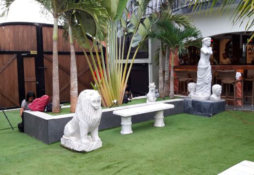 로만 엠파이어 리조트의 거대한 수영장