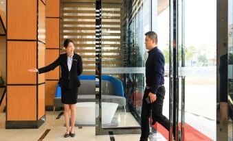 Chonpines Hotel (Shenzhen Gongming Plaza Honghuashan Sports Center Store)