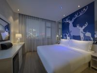 桔子酒店(北京五棵松青塔东里店) - 森林狂欢大床房