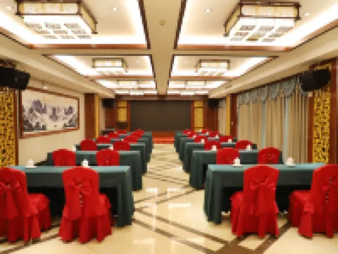 Gold Phoenix Hotel Hotels in Lipu